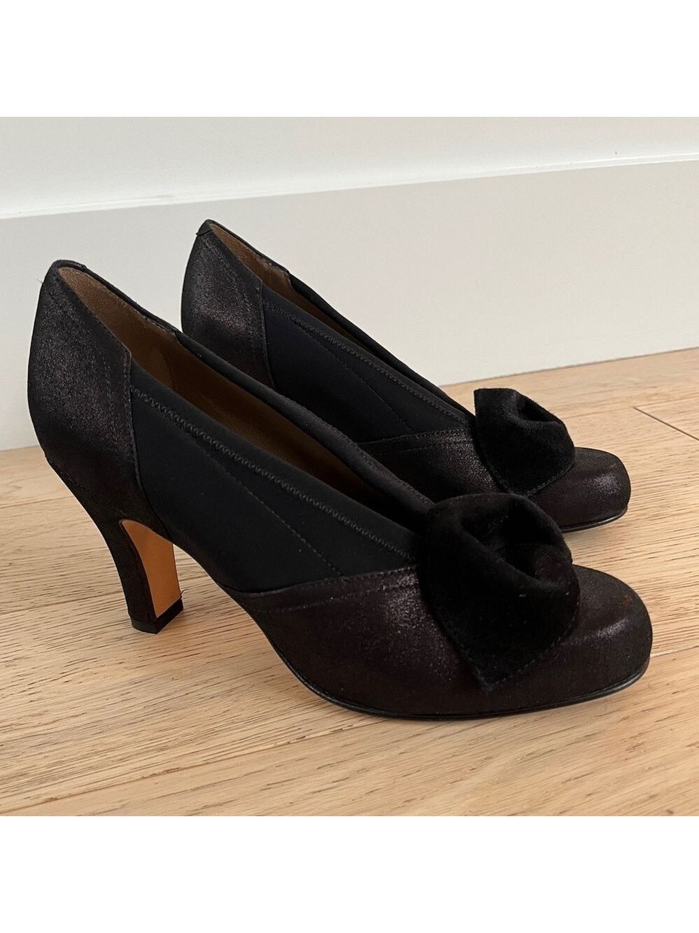 ANYI LU Heels Handmade Italy Black Fabric Metallic Leather Bow Detail Formal